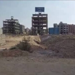 قطعة ارض للبيع في اميز لوكيشن في بيت الوطن الحي التكميلي بالتجمع الخامس 441.5م وبداية الڤيو زون مباشرة مترخصة شقتين كاملة الثمن مستلمة على الطريق